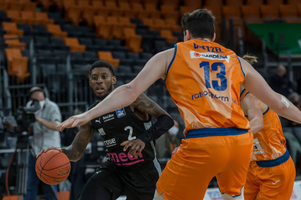 度与战术执 度与战术执